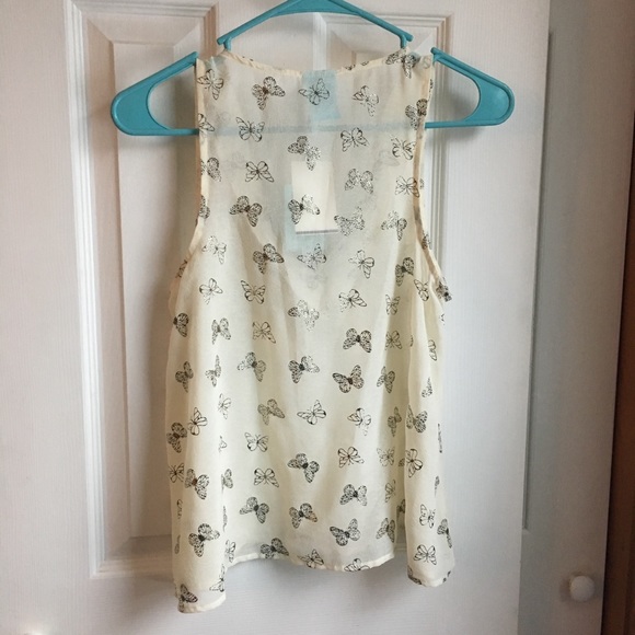 Butterfly Foil Flowing Top - Picture 2 of 8